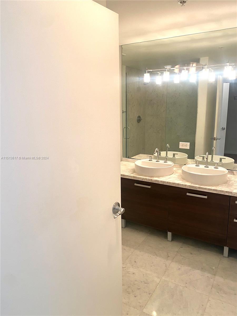 VIZCAYNE SOUTH CONDO - Residential