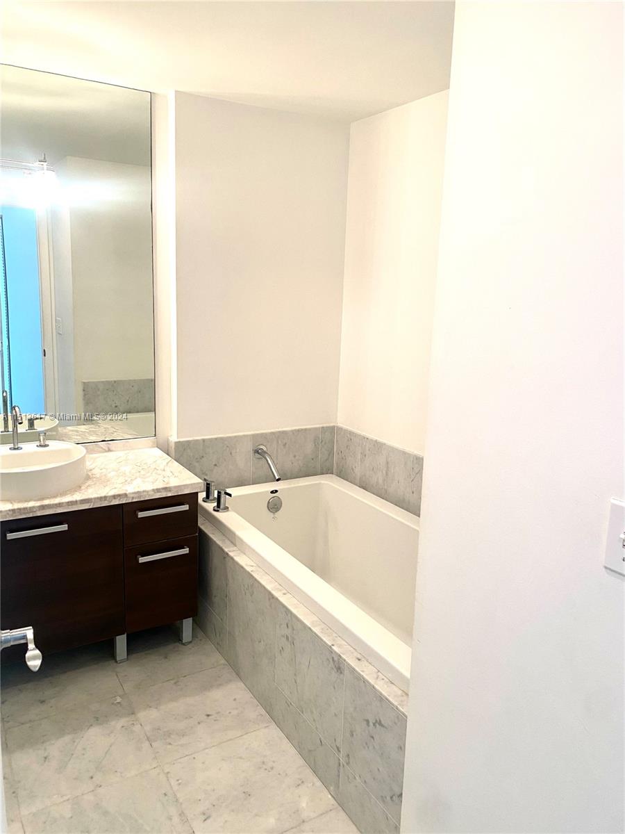 VIZCAYNE SOUTH CONDO - Residential