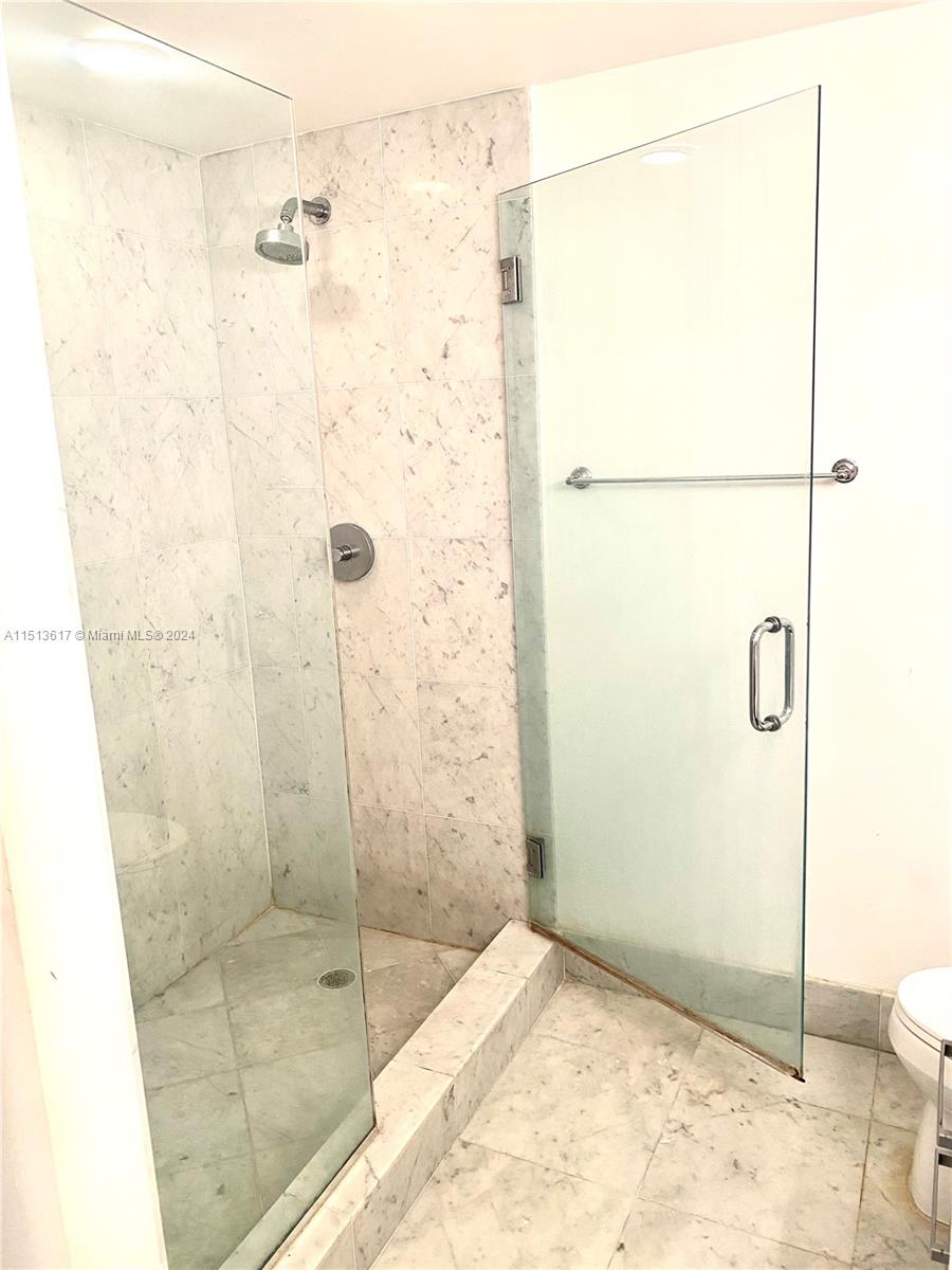 VIZCAYNE SOUTH CONDO - Residential