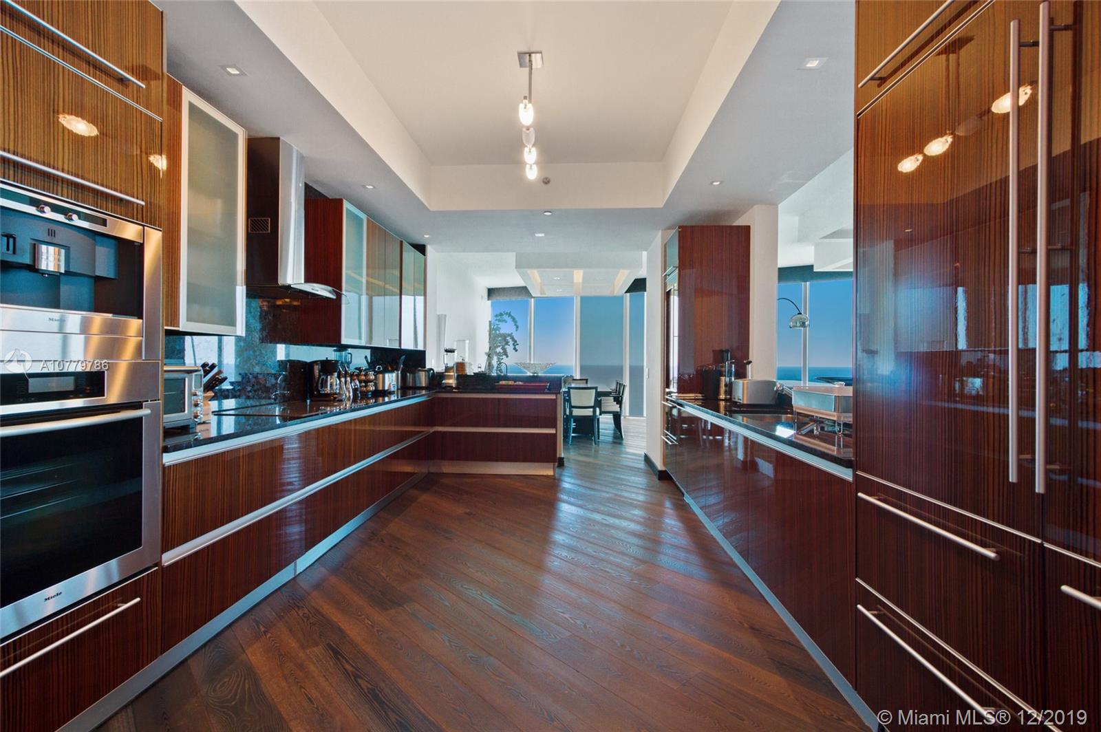 2711 HOLLYWOOD BEACH COND - Residential