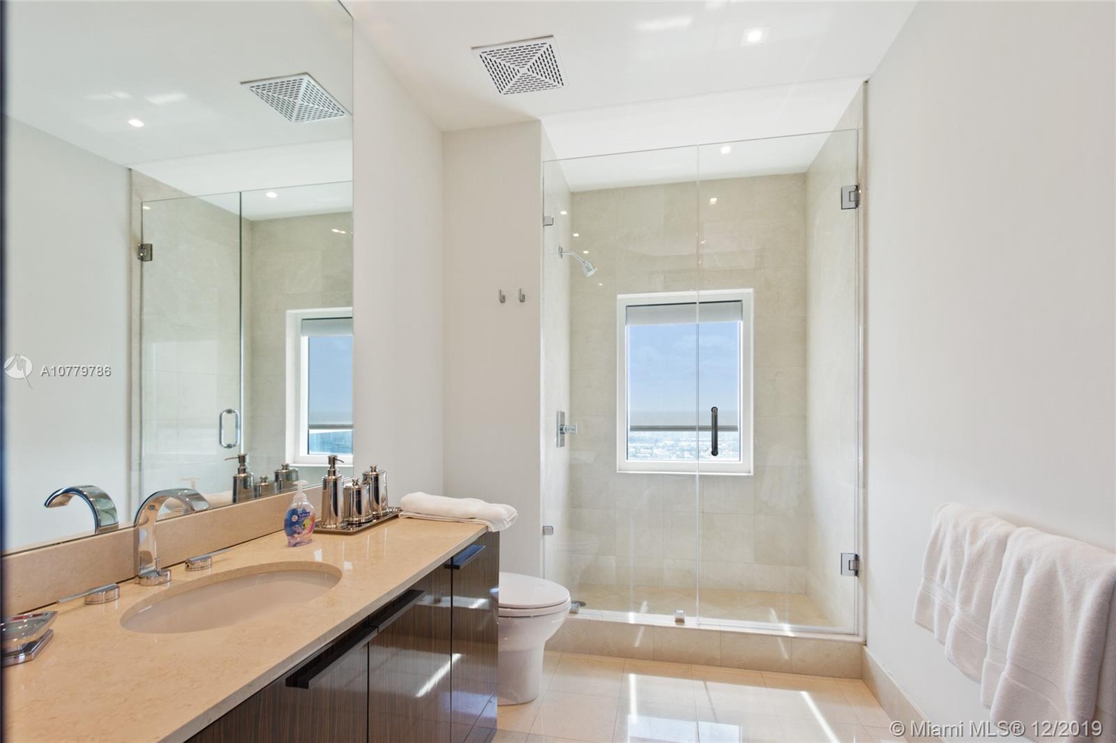 2711 HOLLYWOOD BEACH COND - Residential