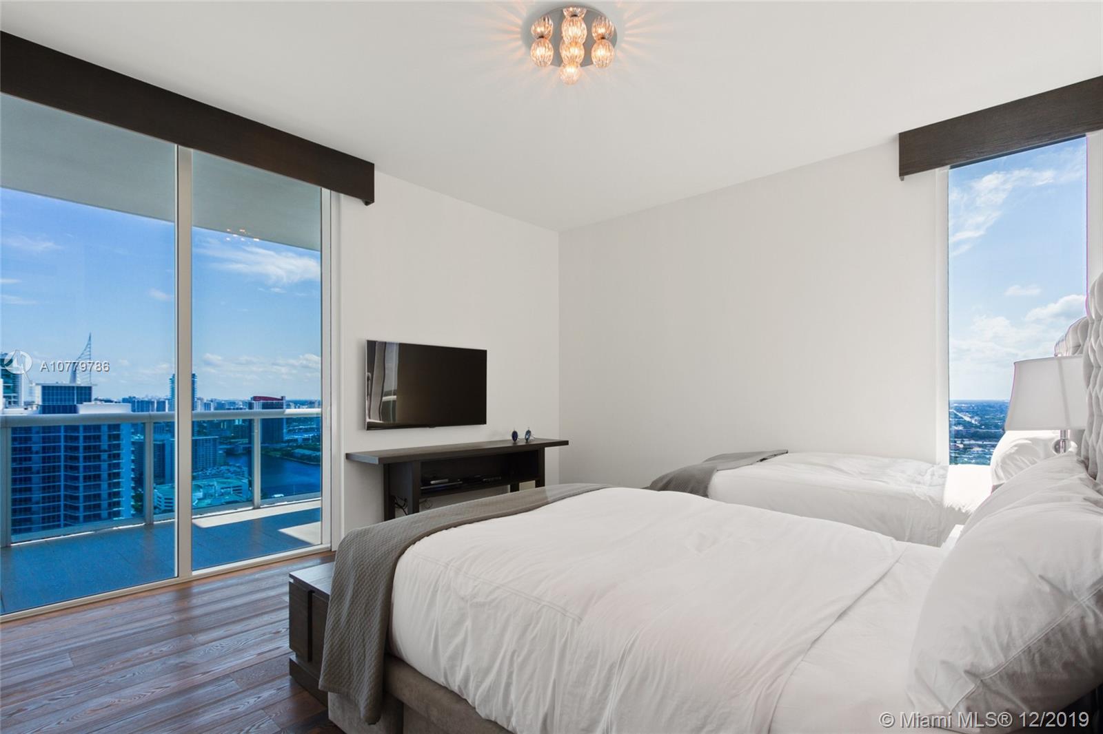 2711 HOLLYWOOD BEACH COND - Residential