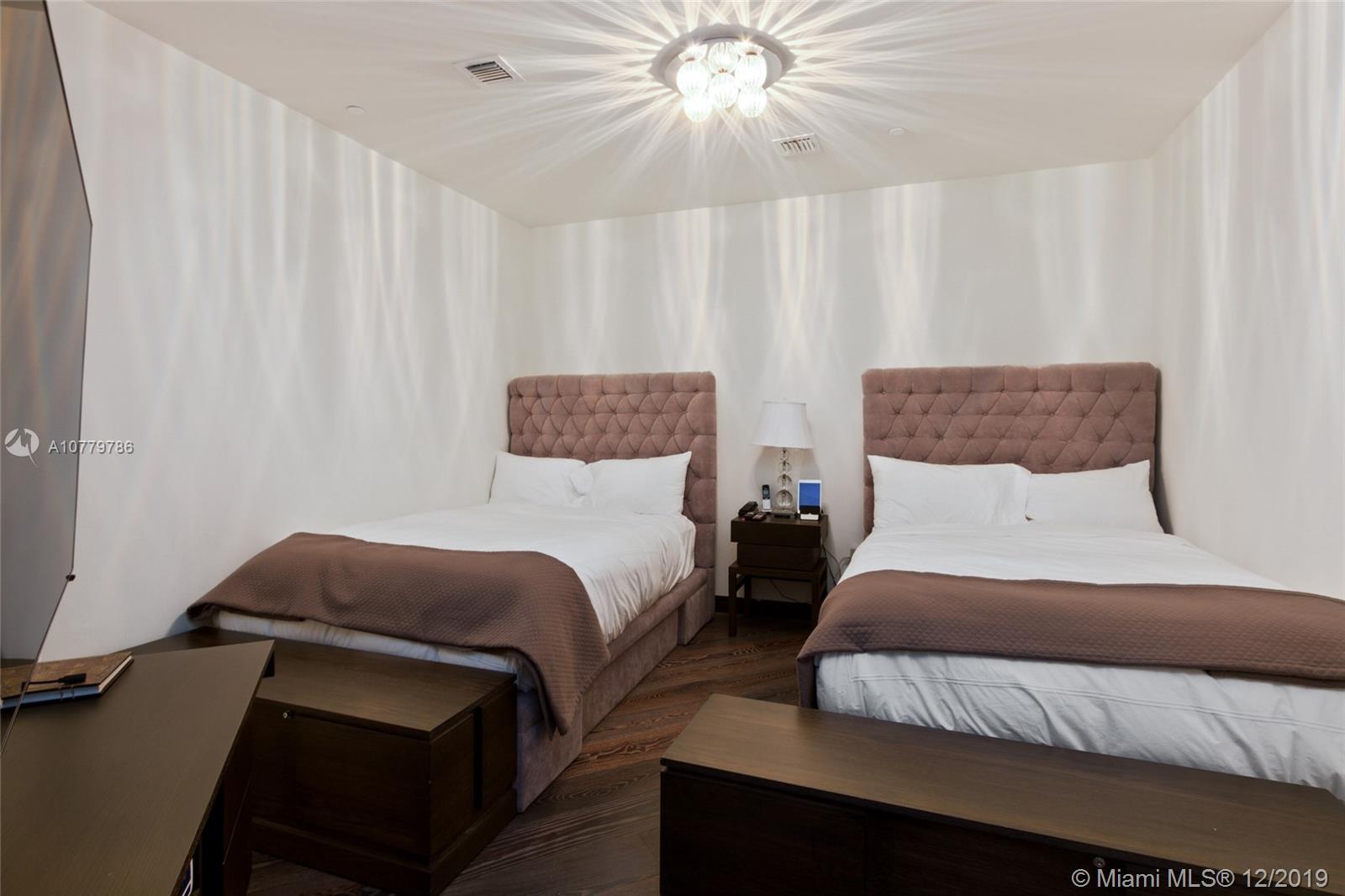 2711 HOLLYWOOD BEACH COND - Residential