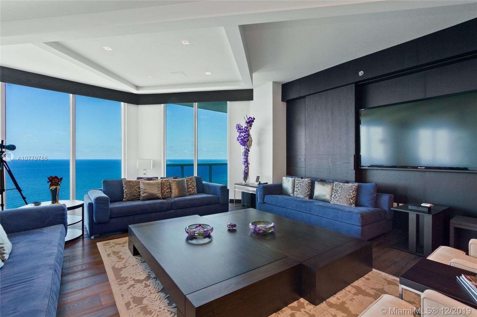 2711 HOLLYWOOD BEACH COND - Residential