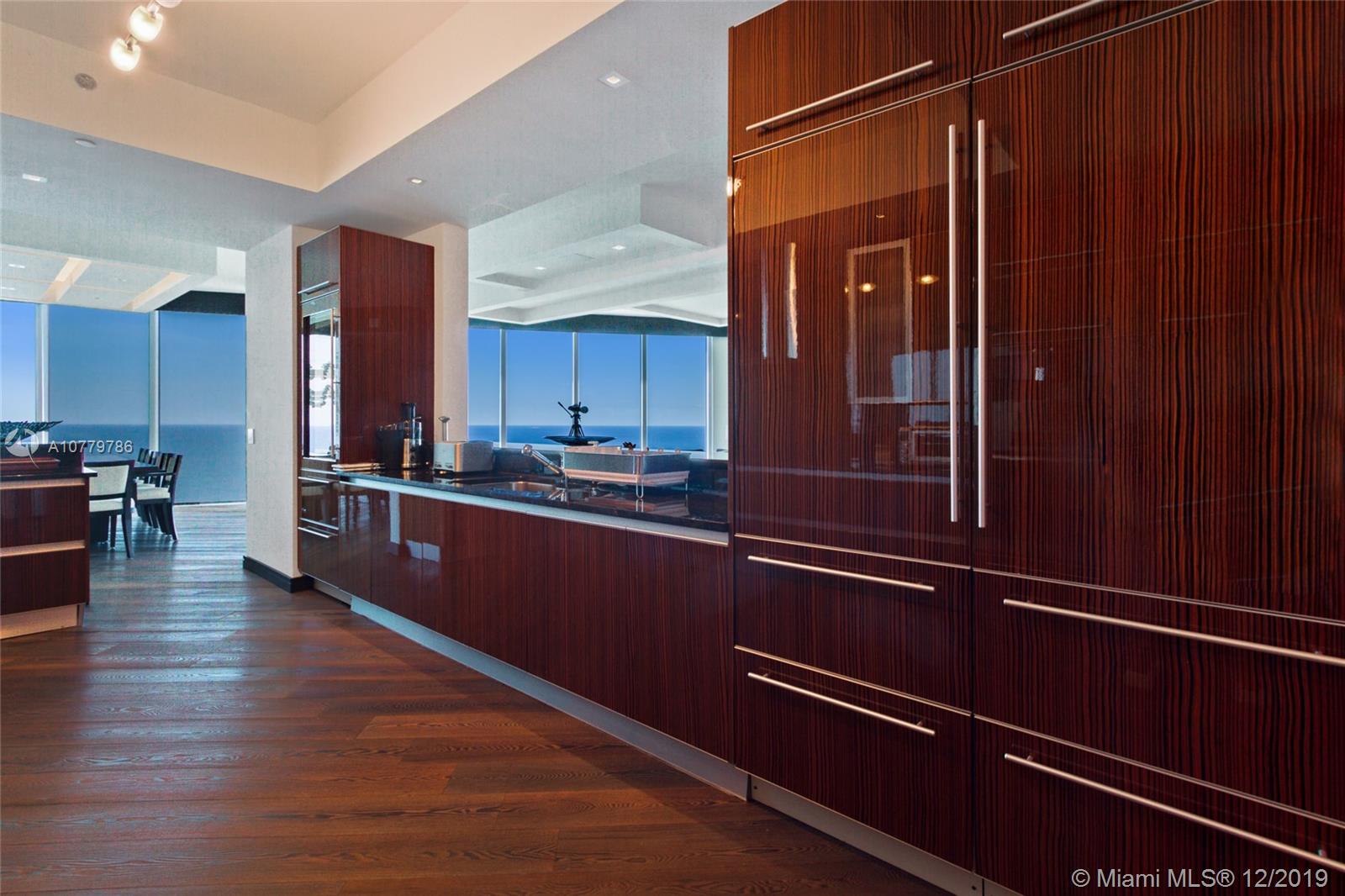 2711 HOLLYWOOD BEACH COND - Residential