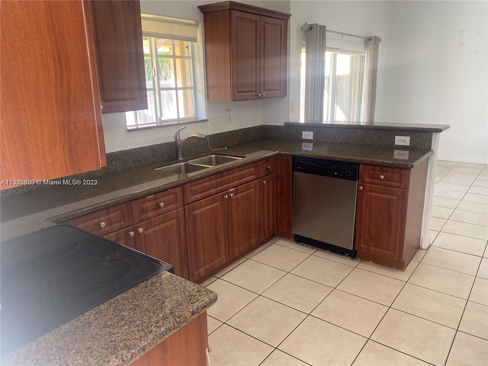 ALEXANDRIA ESTATES SUBDIV - Residential Lease