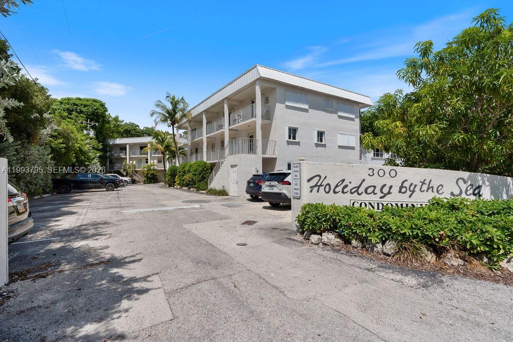 HOLIDAY BY THE SEA - Residential