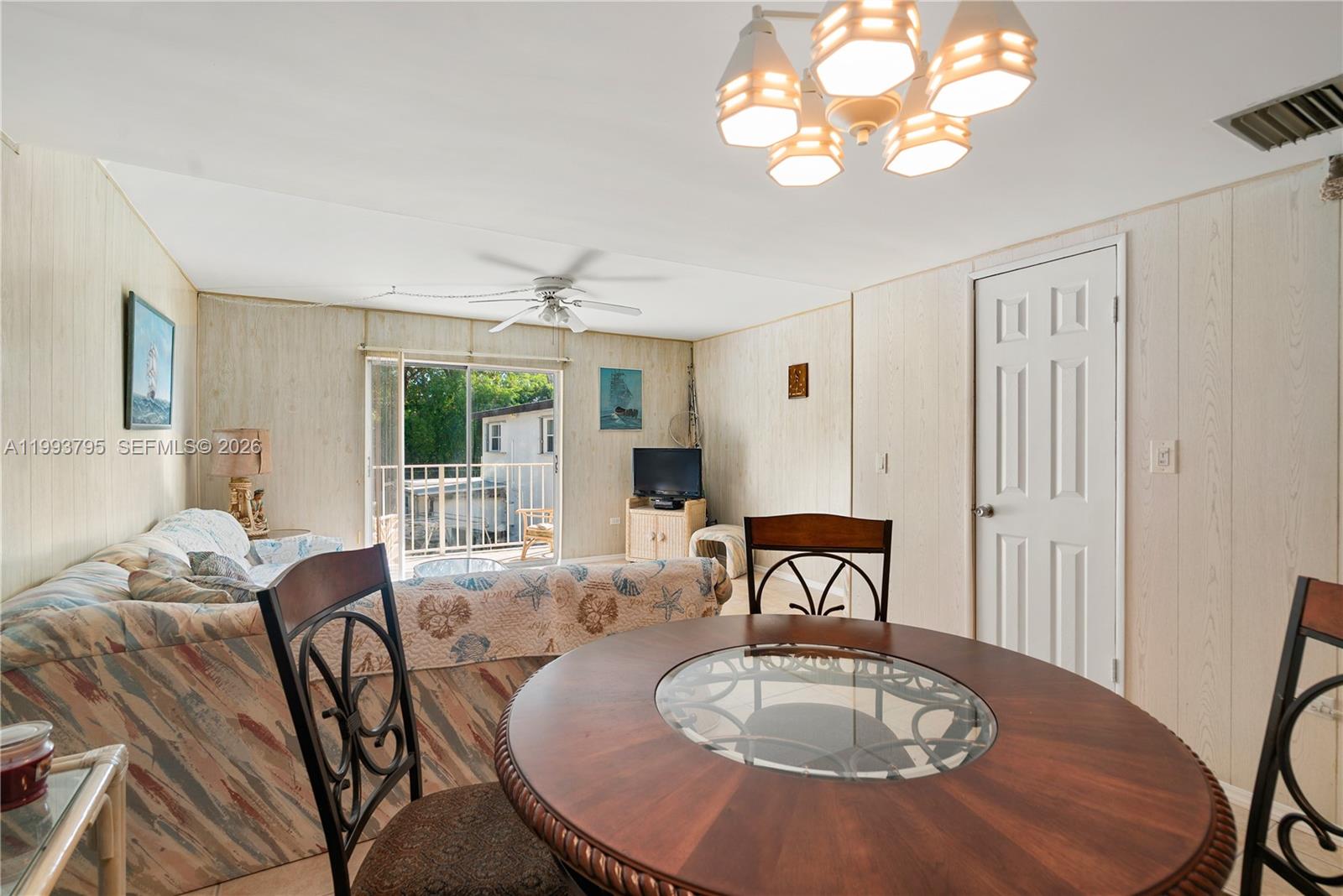 HOLIDAY BY THE SEA - Residential