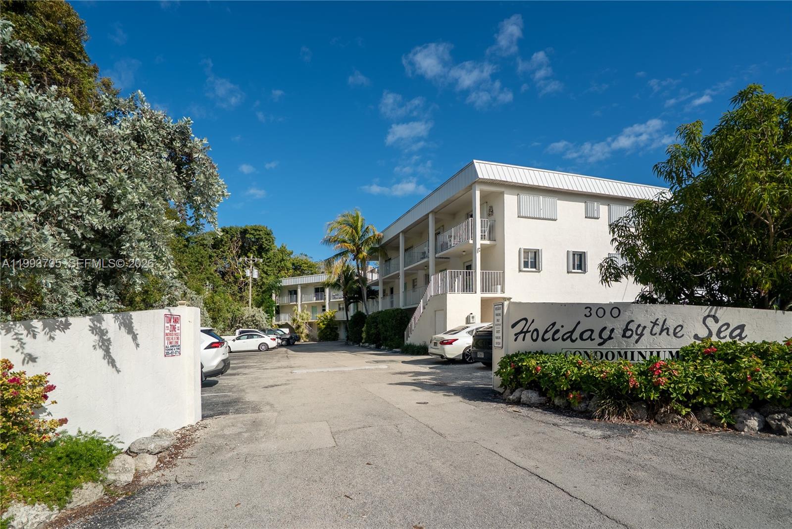 HOLIDAY BY THE SEA - Residential