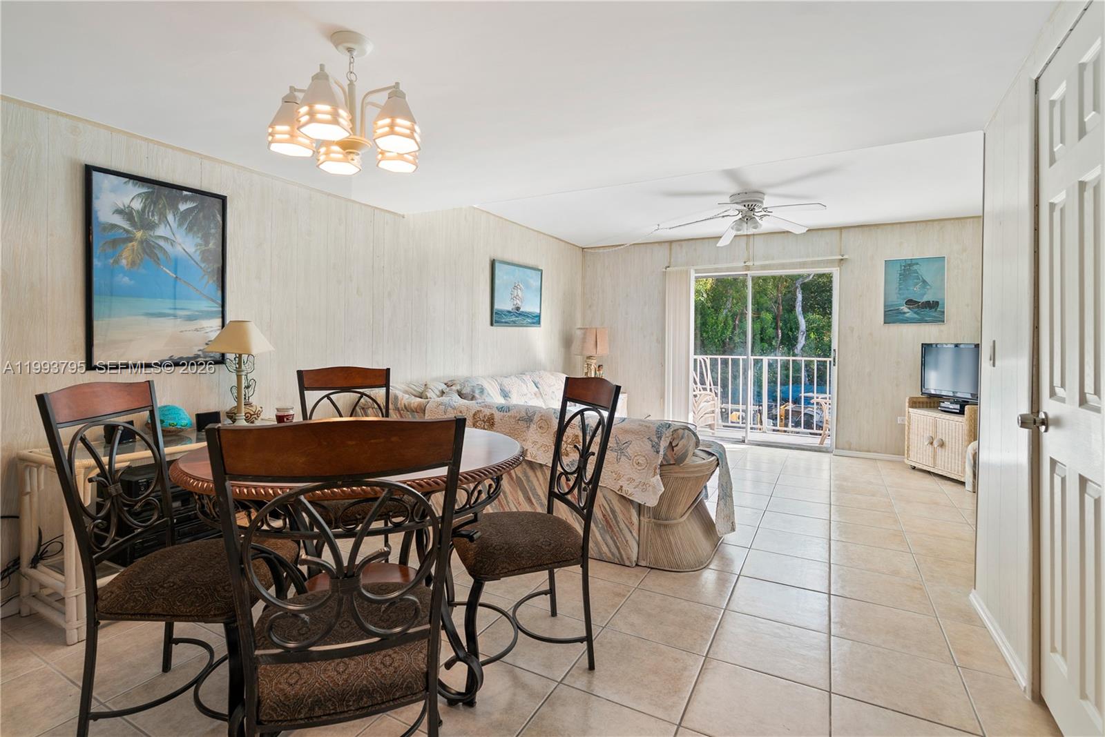 HOLIDAY BY THE SEA - Residential