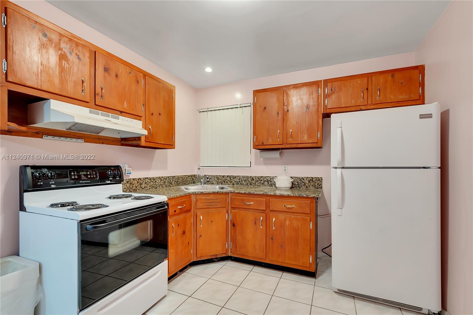 BONNIE BRIAR ESTATES - Residential