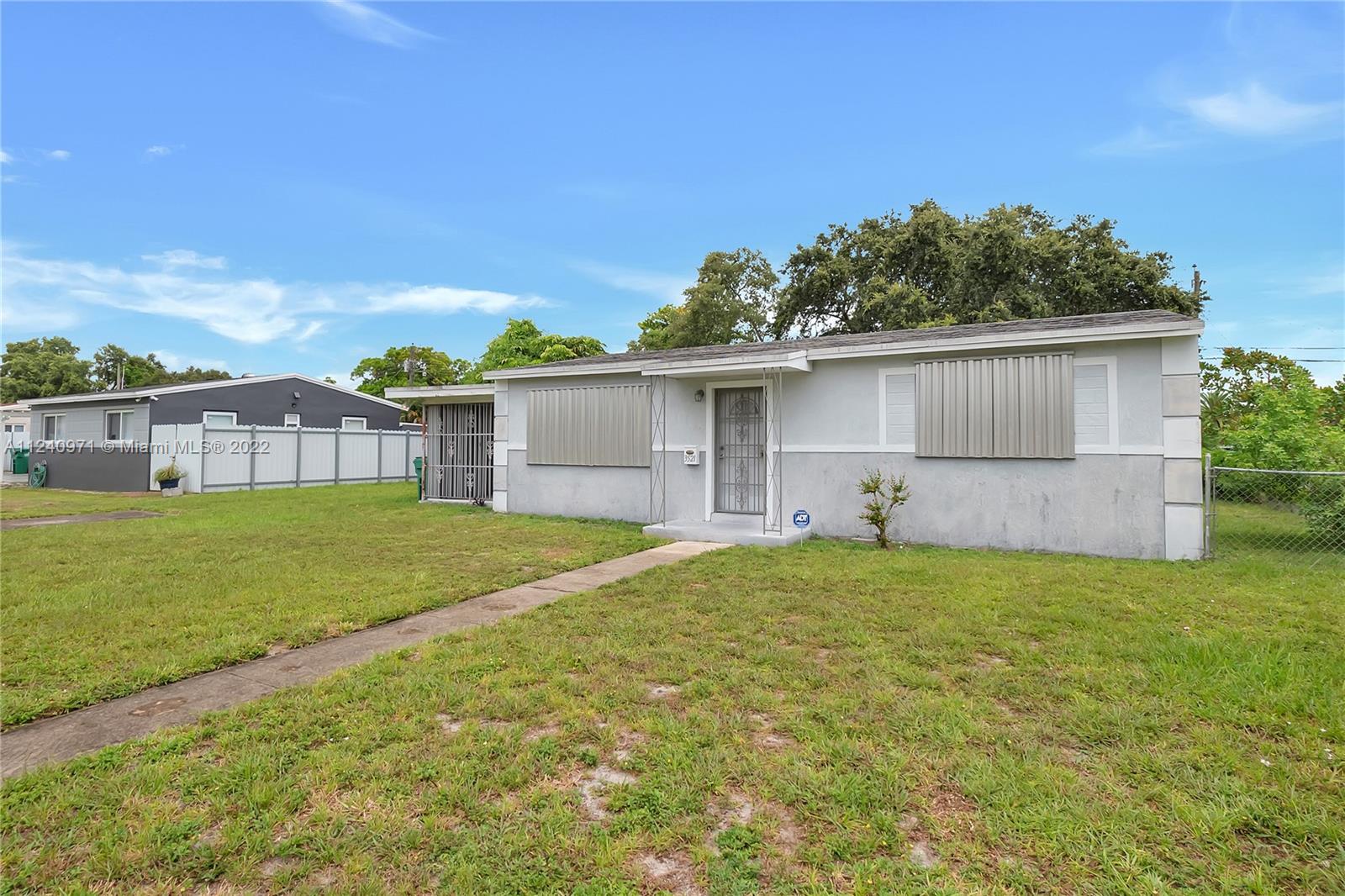 BONNIE BRIAR ESTATES - Residential