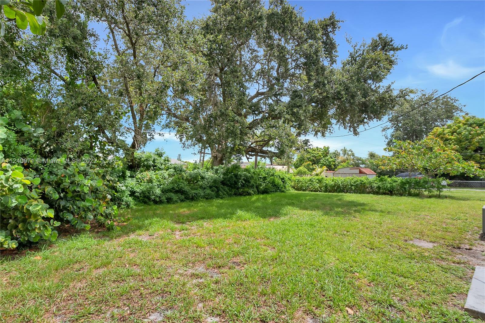 BONNIE BRIAR ESTATES - Residential
