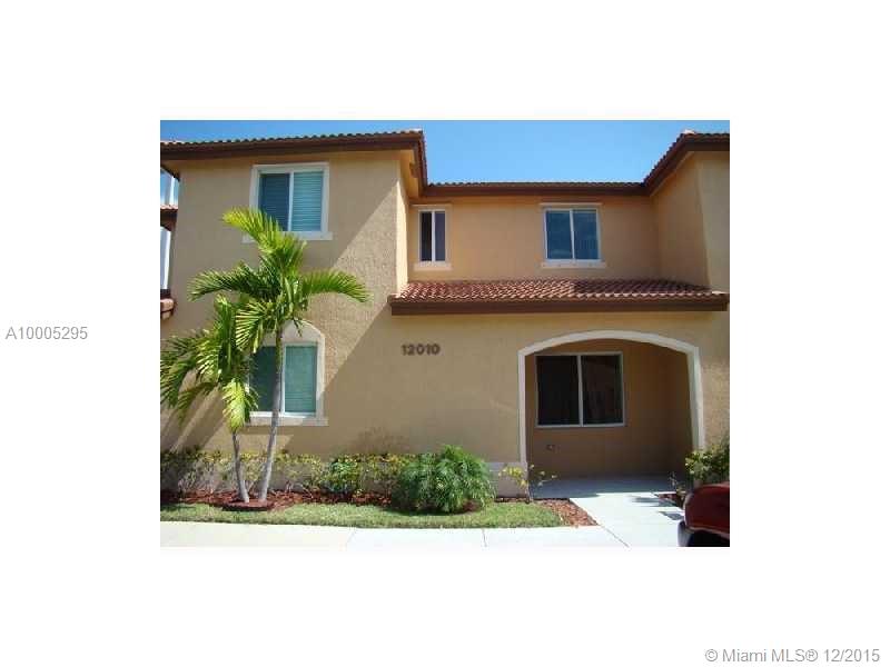 A must see 2 bedrooms 2-1/2 bathrooms townhome/condo in a gated community!   Close to major highways.  Don't miss this great opportunity.  Call to make an appointment today!