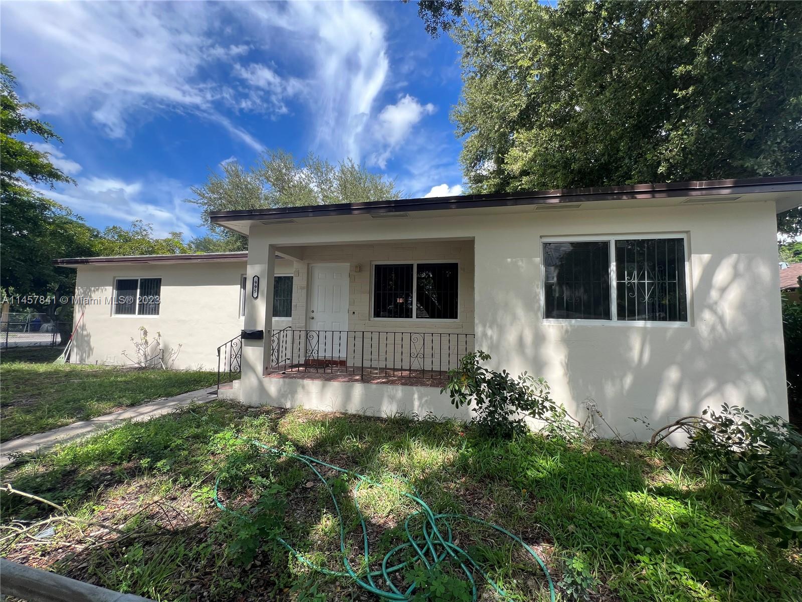 Centrally located duplex. Great location. Front unit features 2 bedrooms and 1 bathroom. Ceramic flooring all throught out house , remodeled kitchen and bathroom with granite counter top. Laundry on-site. 5-7 minutes to Downtown Miami, Wynwood and Miami Beach.