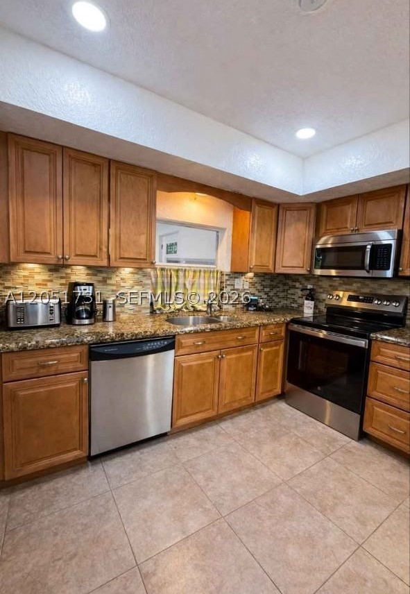 CORAL RIDGE ISLES - Residential Lease