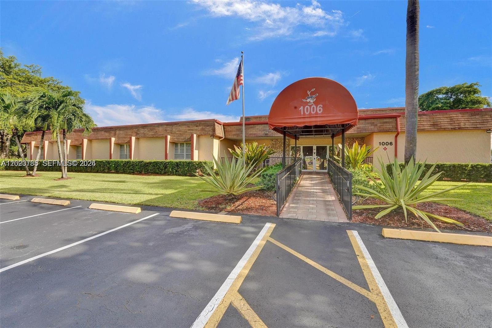 ORIOLE GOLF & TENNIS CLUB - Residential