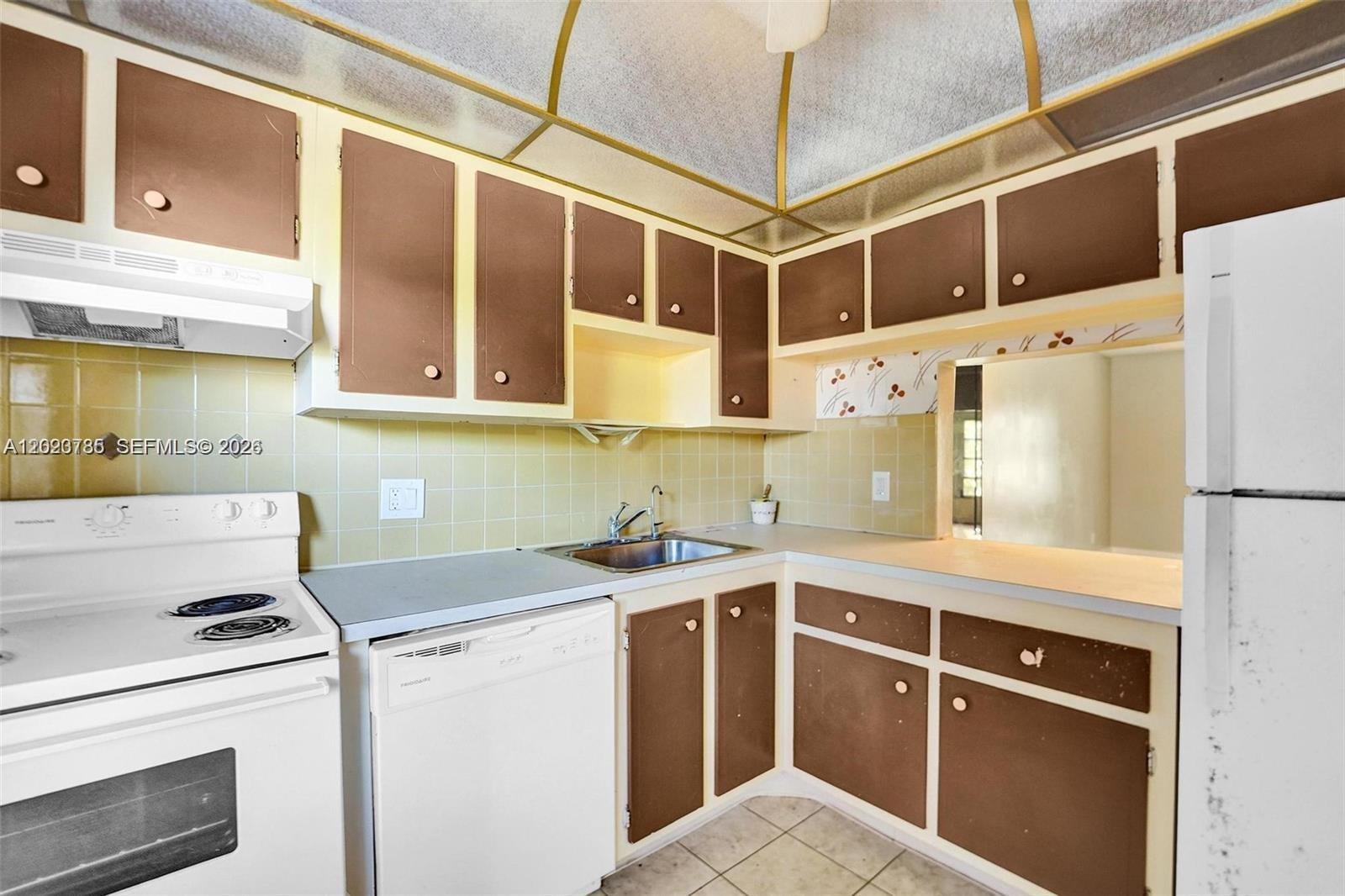 ORIOLE GOLF & TENNIS CLUB - Residential