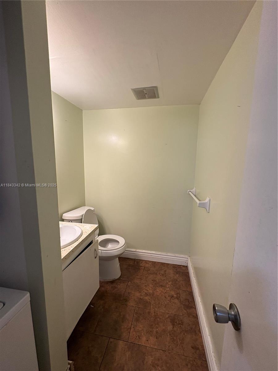 MANORS OF INVERRARY I-5 - Residential Lease