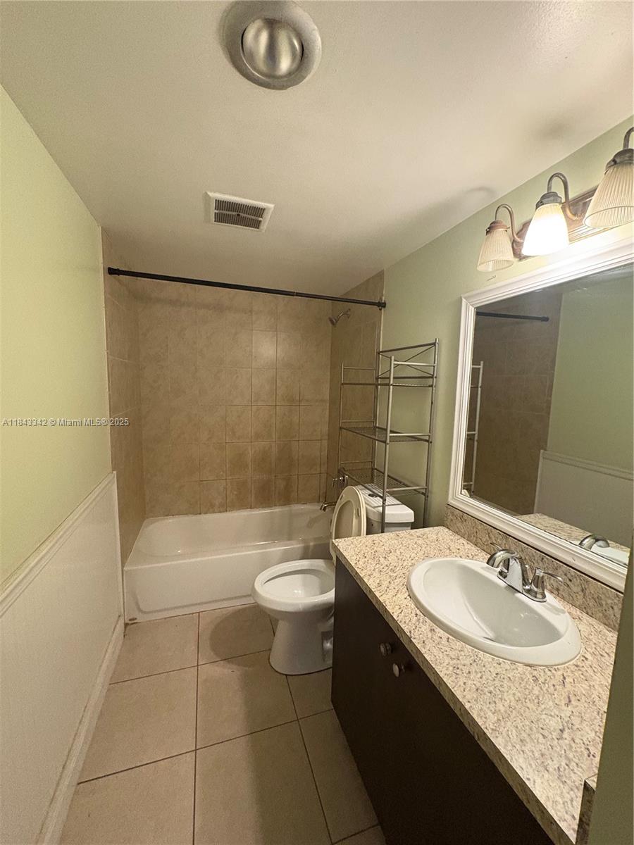 MANORS OF INVERRARY I-5 - Residential Lease