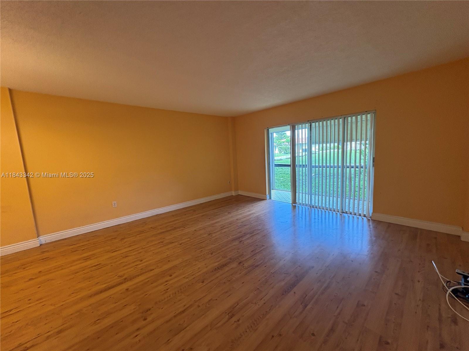 MANORS OF INVERRARY I-5 - Residential Lease