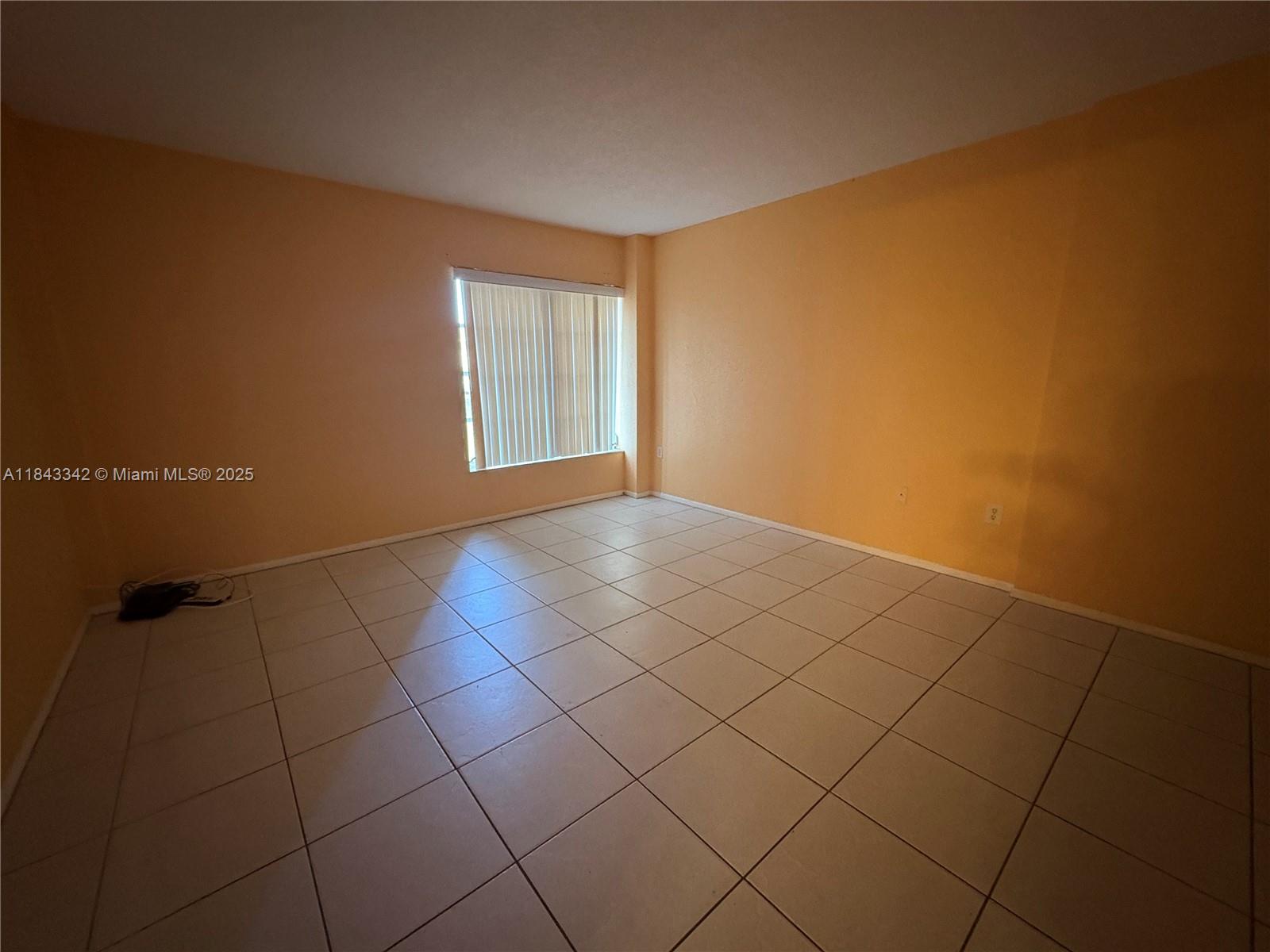 MANORS OF INVERRARY I-5 - Residential Lease