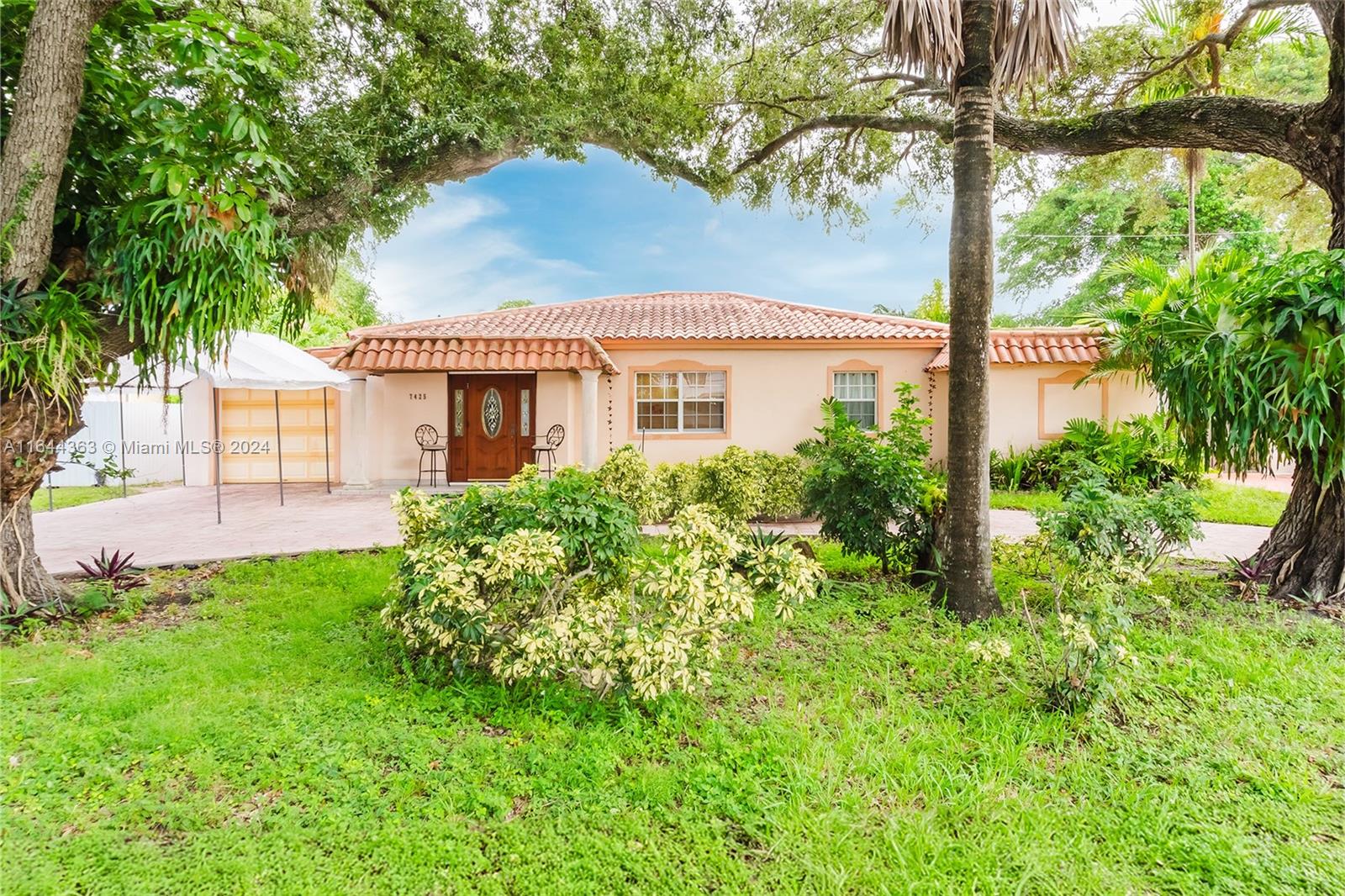 The buyer did not qualify . This single-story residence offers 3 bedrooms and 3 full bathrooms across 1,315 square feet of living space plus a 1 car garage providing a comfortable and cozy atmosphere. Beautifully updated bathrooms.

The 7,500 square foot lot features a large backyard where you can enjoy a private pool, perfect for relaxing and entertaining friends and family. Additionally, the property includes a spacious garage for 1 car with plenty of storage space.

The interior of the home stands out for its functional and spacious design, making every corner feel open and bright. Ideally located, this property offers easy access to schools, shopping centers, and major transportation routes.