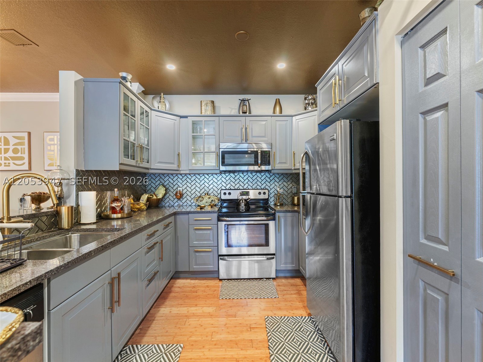 EL-AD VILLAGGIO CONDO BLD - Residential Lease