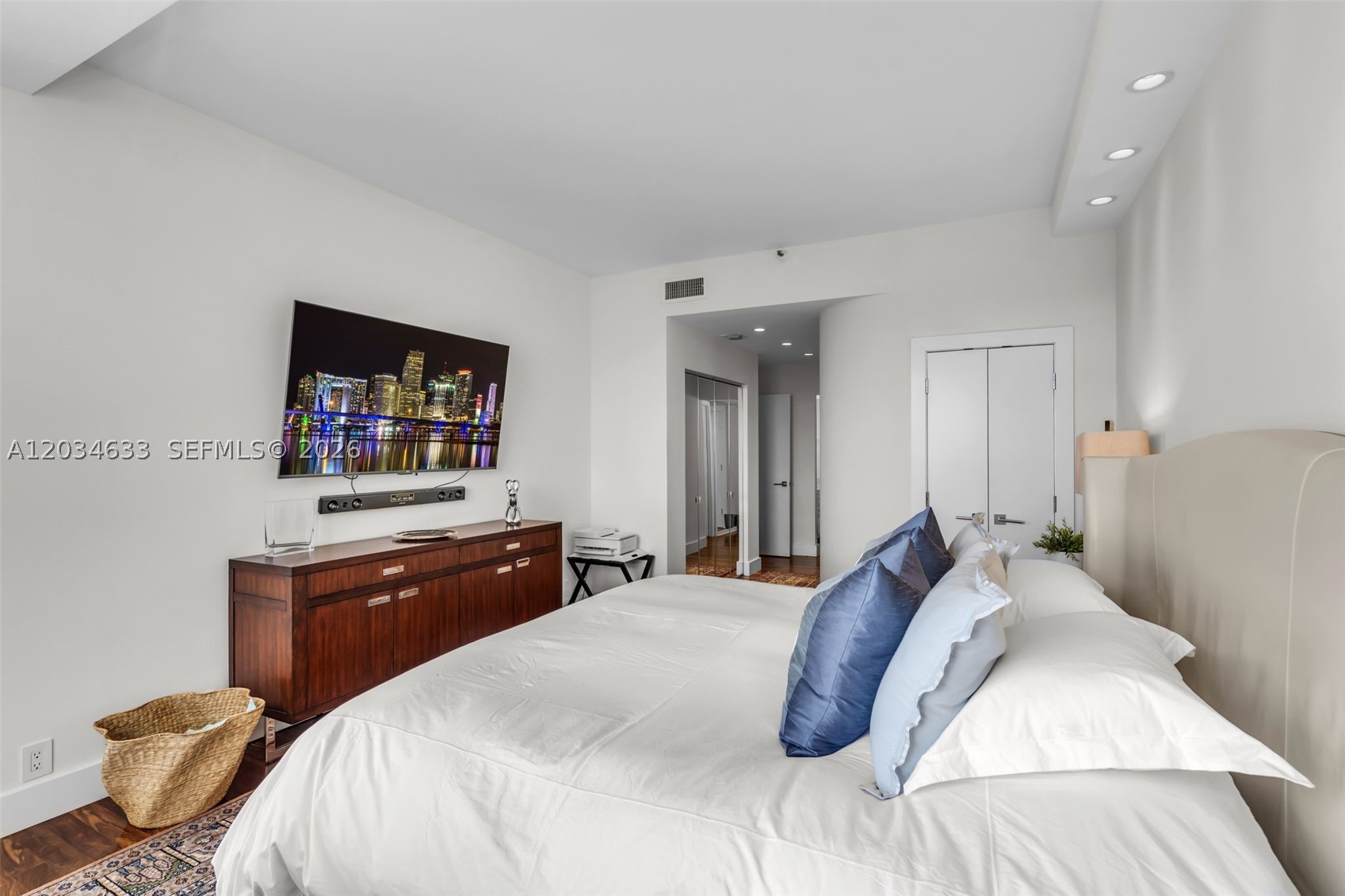 THE EMERALDBAY @ KEY COLO - Residential Lease