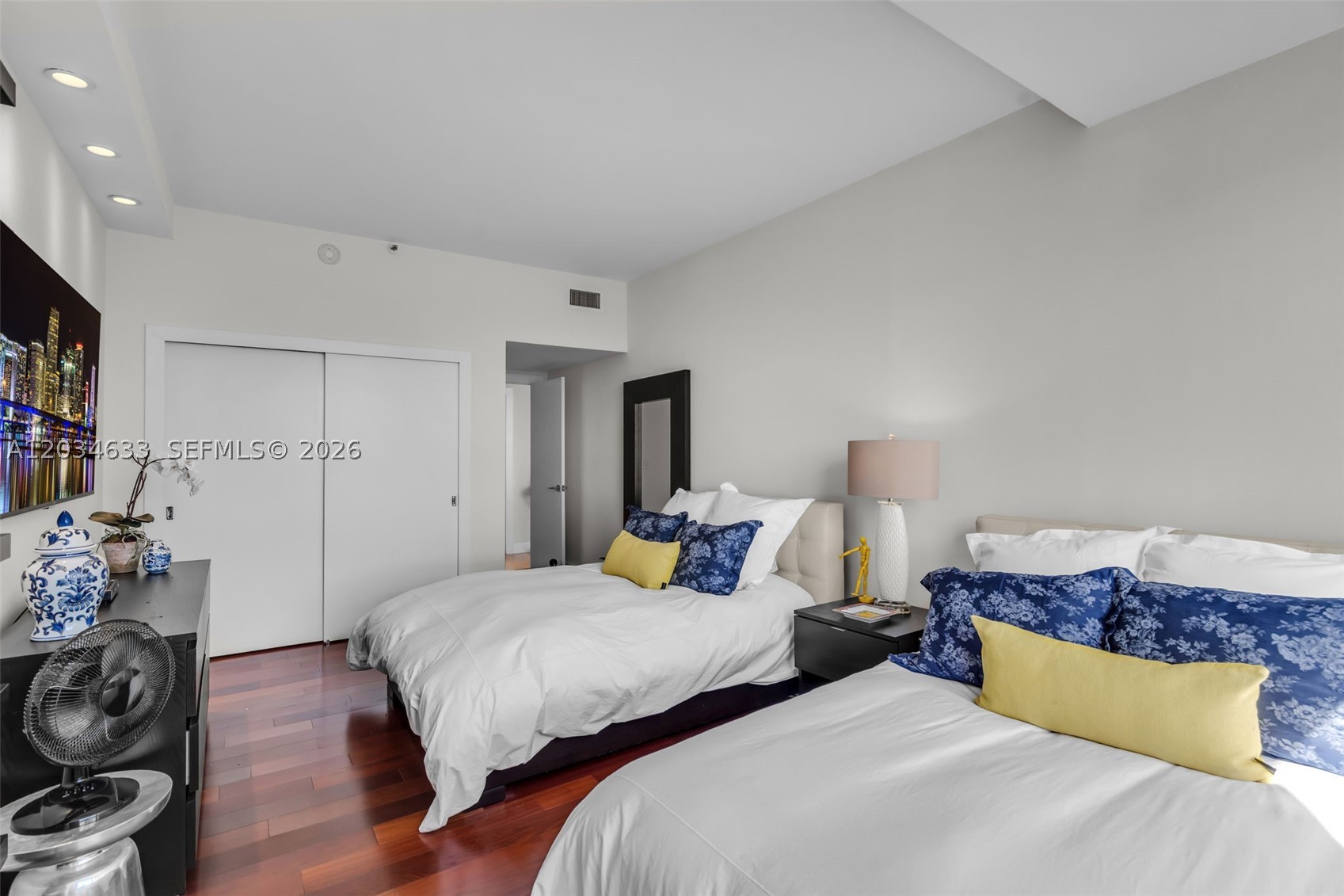 THE EMERALDBAY @ KEY COLO - Residential Lease