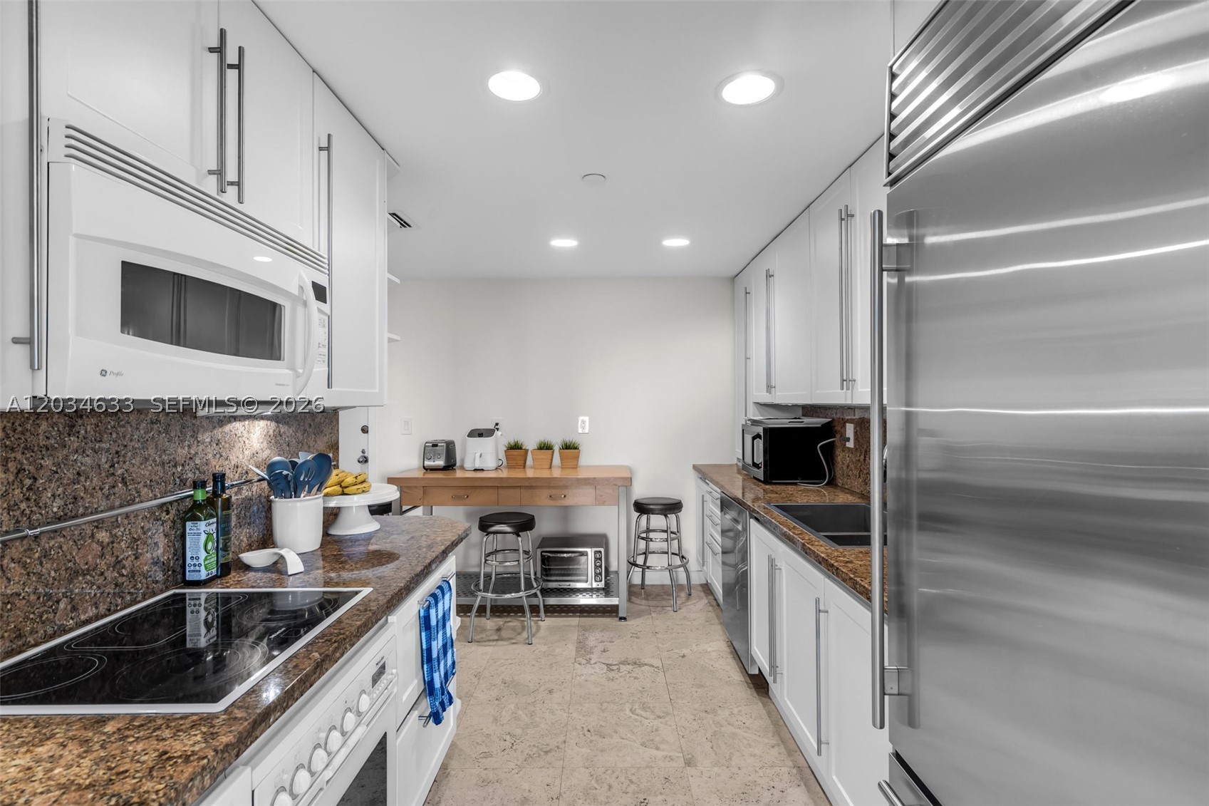 THE EMERALDBAY @ KEY COLO - Residential Lease