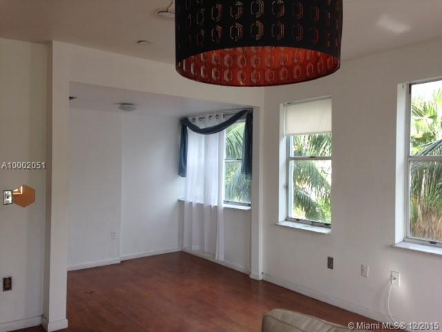 JUST REDUCED!!!!!!!Great Open Studio FOR RENT, located on the third floor, this corner unit looks incredibly spacious compared to others in the building. Lots of natural light, 8 windows all around with white shades, wood floors, a small den where you can place your bed, walking closets. Central AC- No elevator.
Washer and dryer is located on the same floor, next to the unit.
The building is fenced and is very secure. Street Parking ( with the city sticker you can park all the time in the zone)