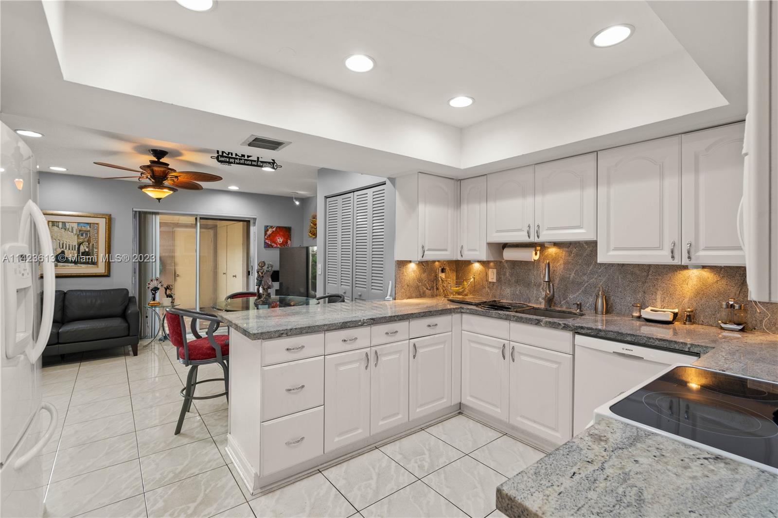 TOWNHOUSES OF EMERALD HIL - Residential