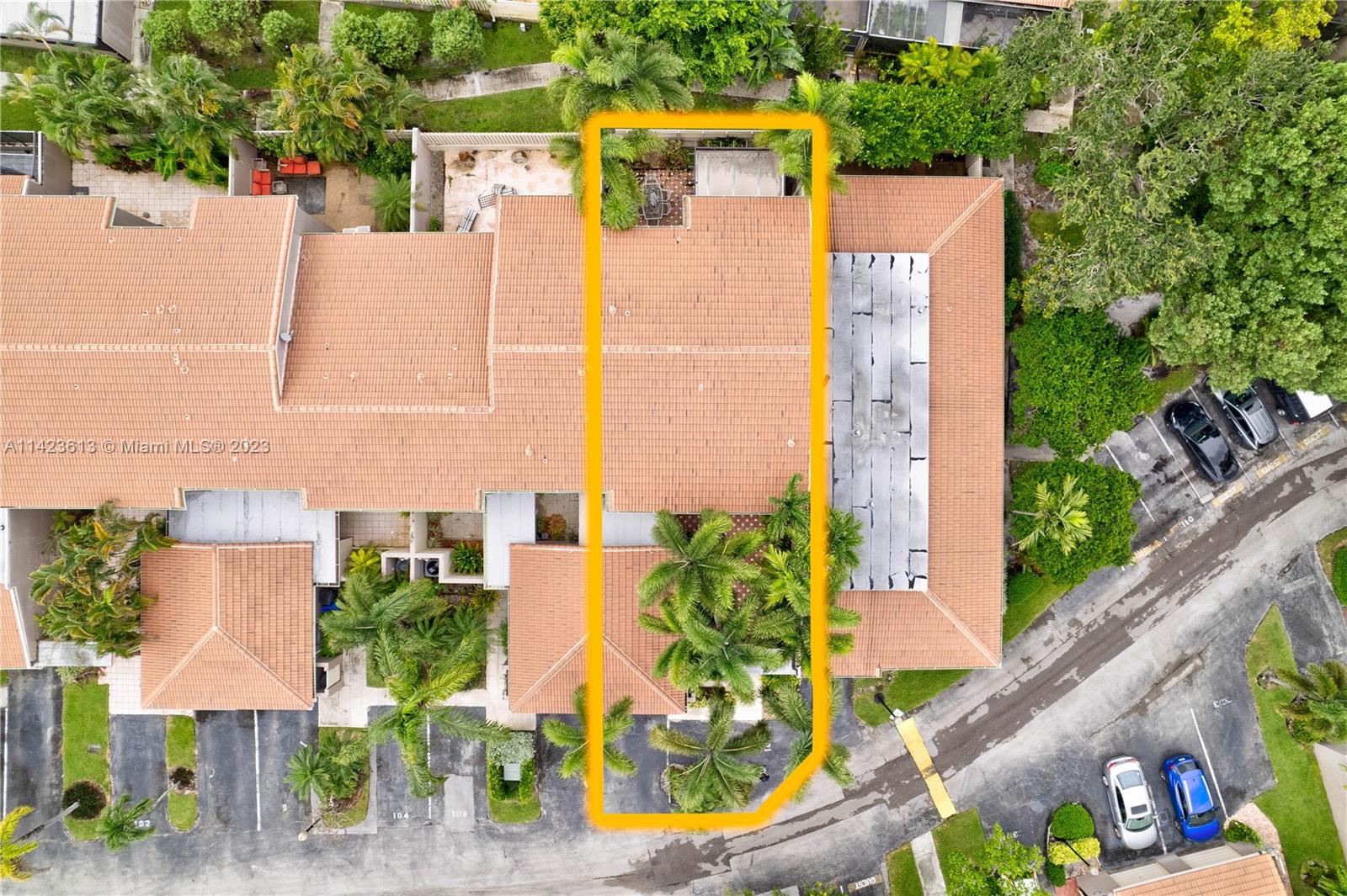 TOWNHOUSES OF EMERALD HIL - Residential