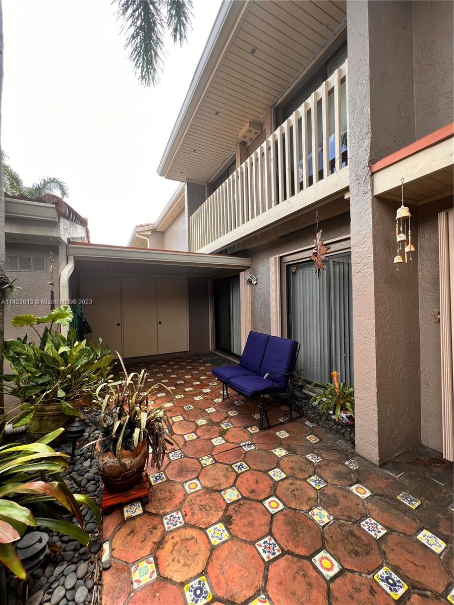 TOWNHOUSES OF EMERALD HIL - Residential
