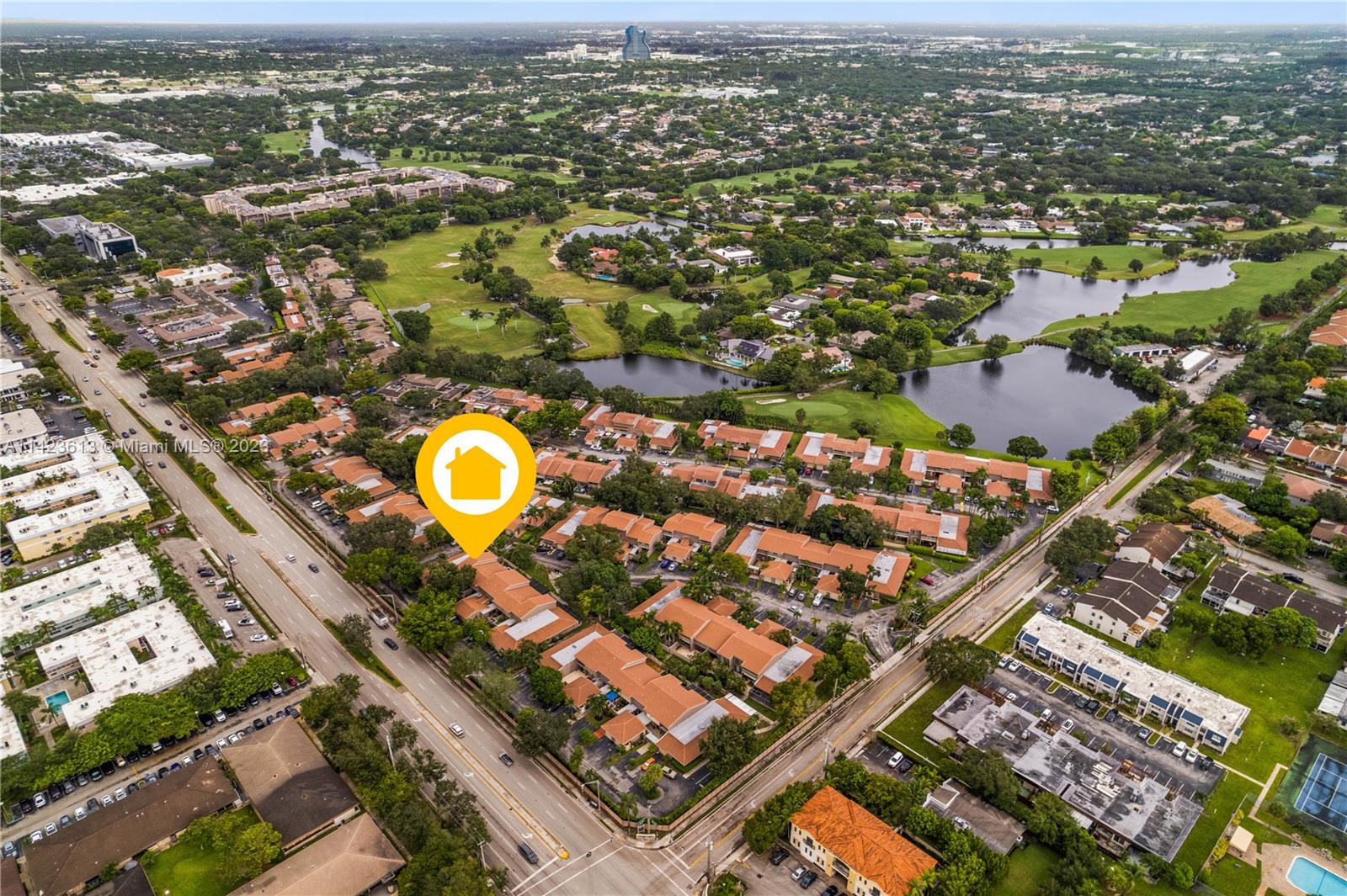 TOWNHOUSES OF EMERALD HIL - Residential