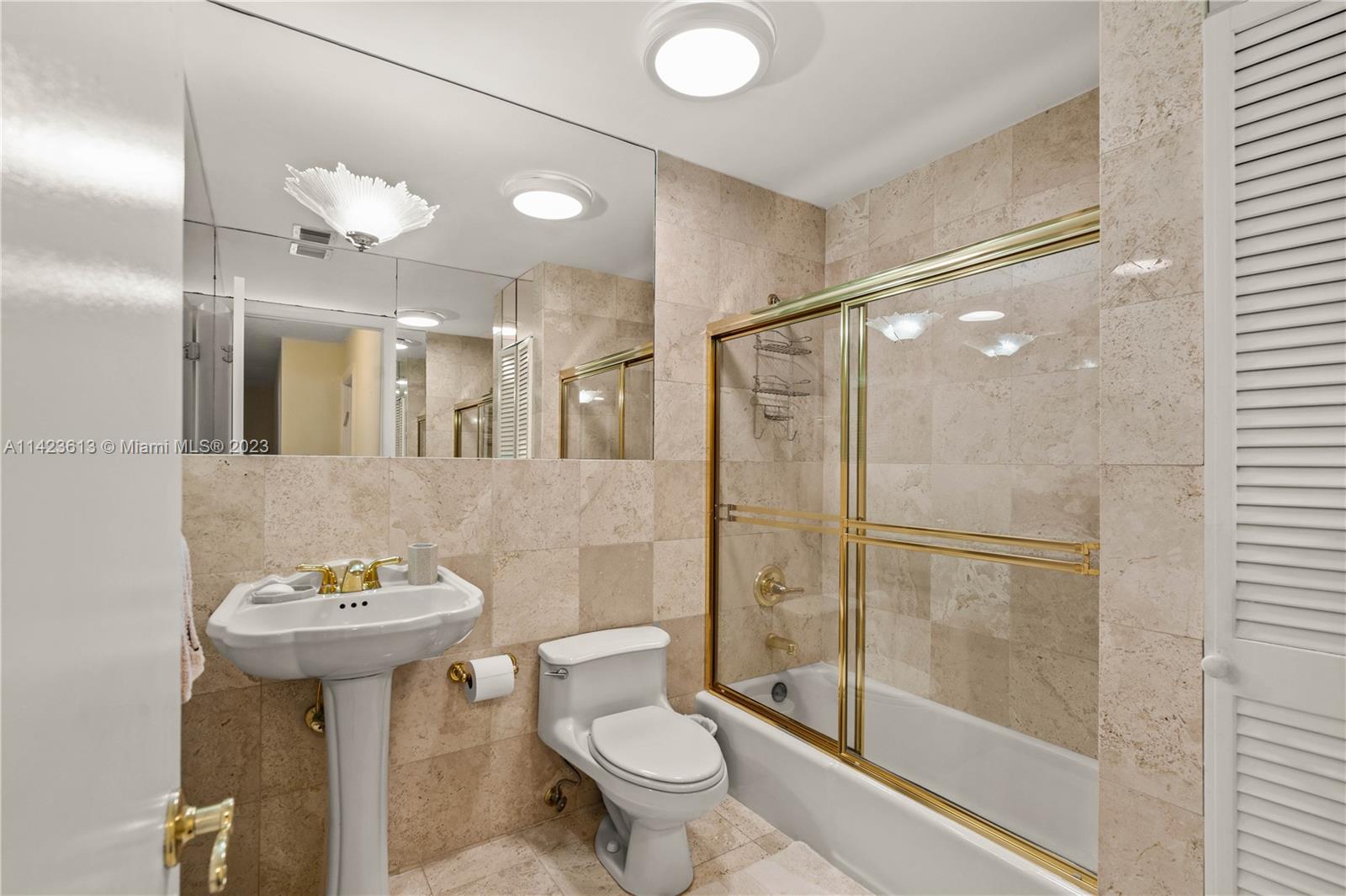 TOWNHOUSES OF EMERALD HIL - Residential