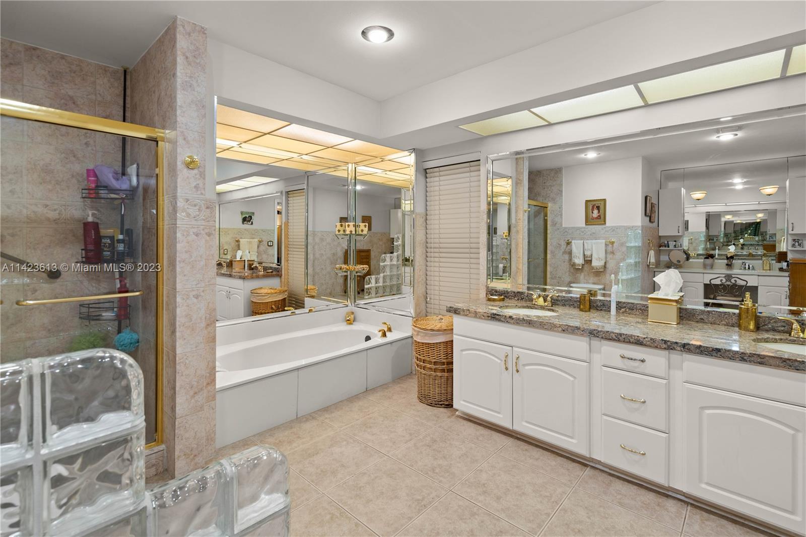 TOWNHOUSES OF EMERALD HIL - Residential