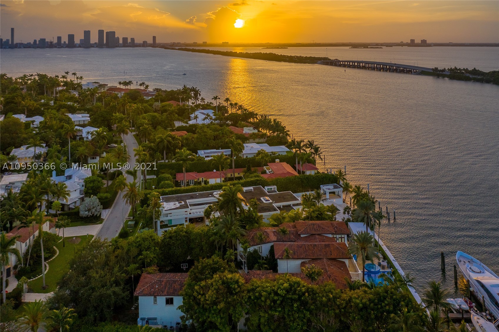 SUNSET ISLANDS ISLAND NO - Residential