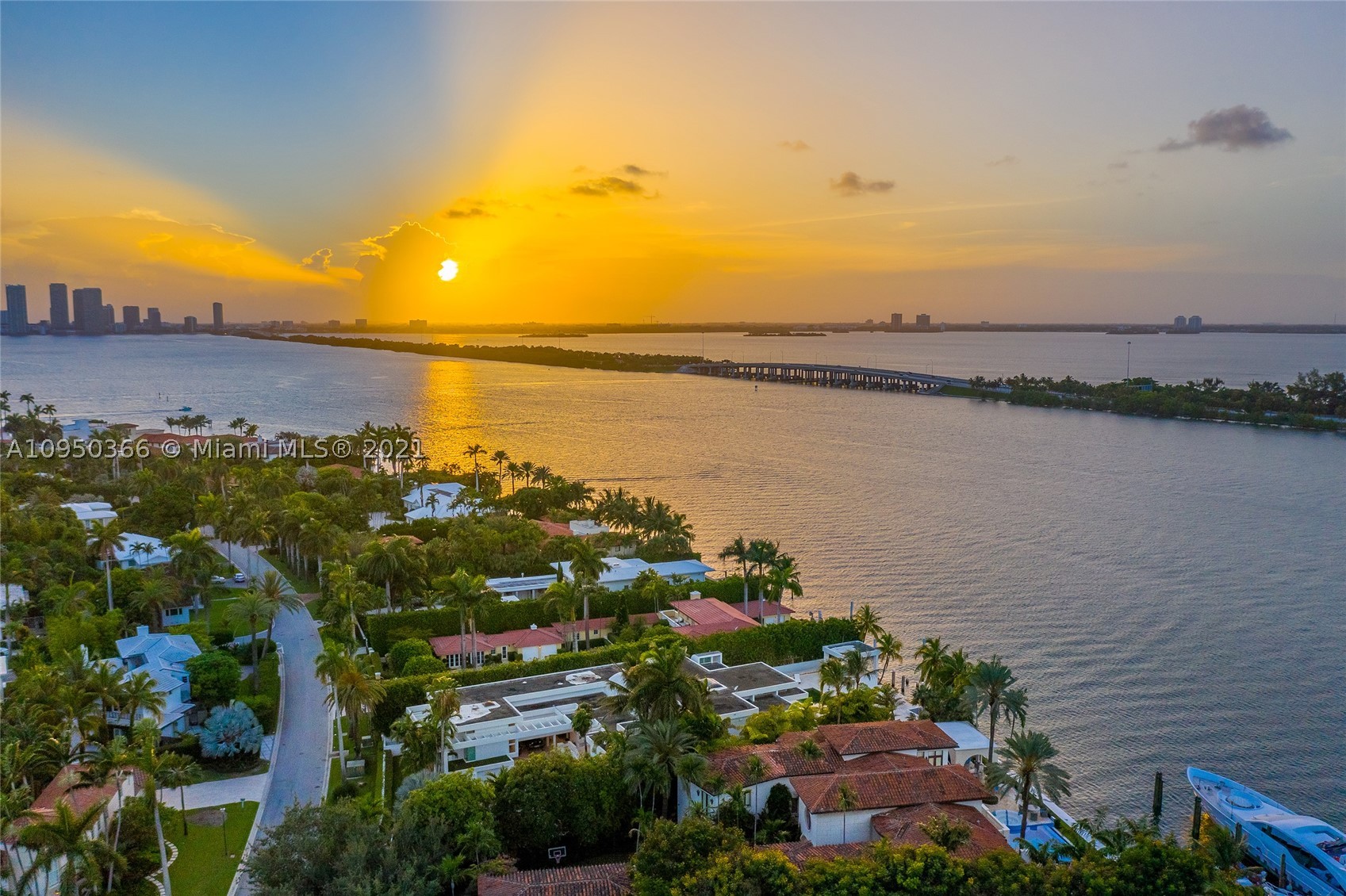 SUNSET ISLANDS ISLAND NO - Residential