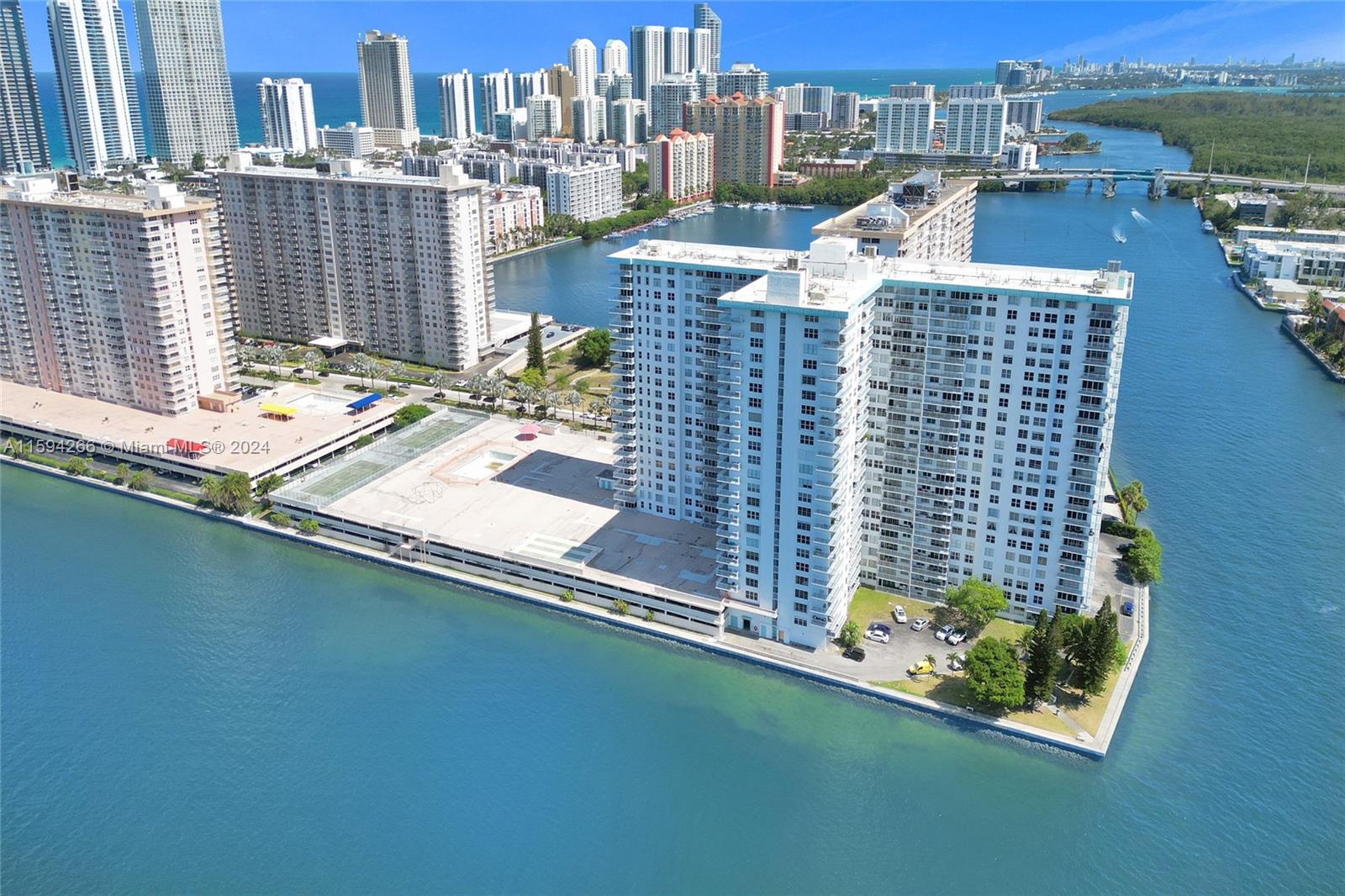 WINSTON TOWERS 500 CONDO - Residential