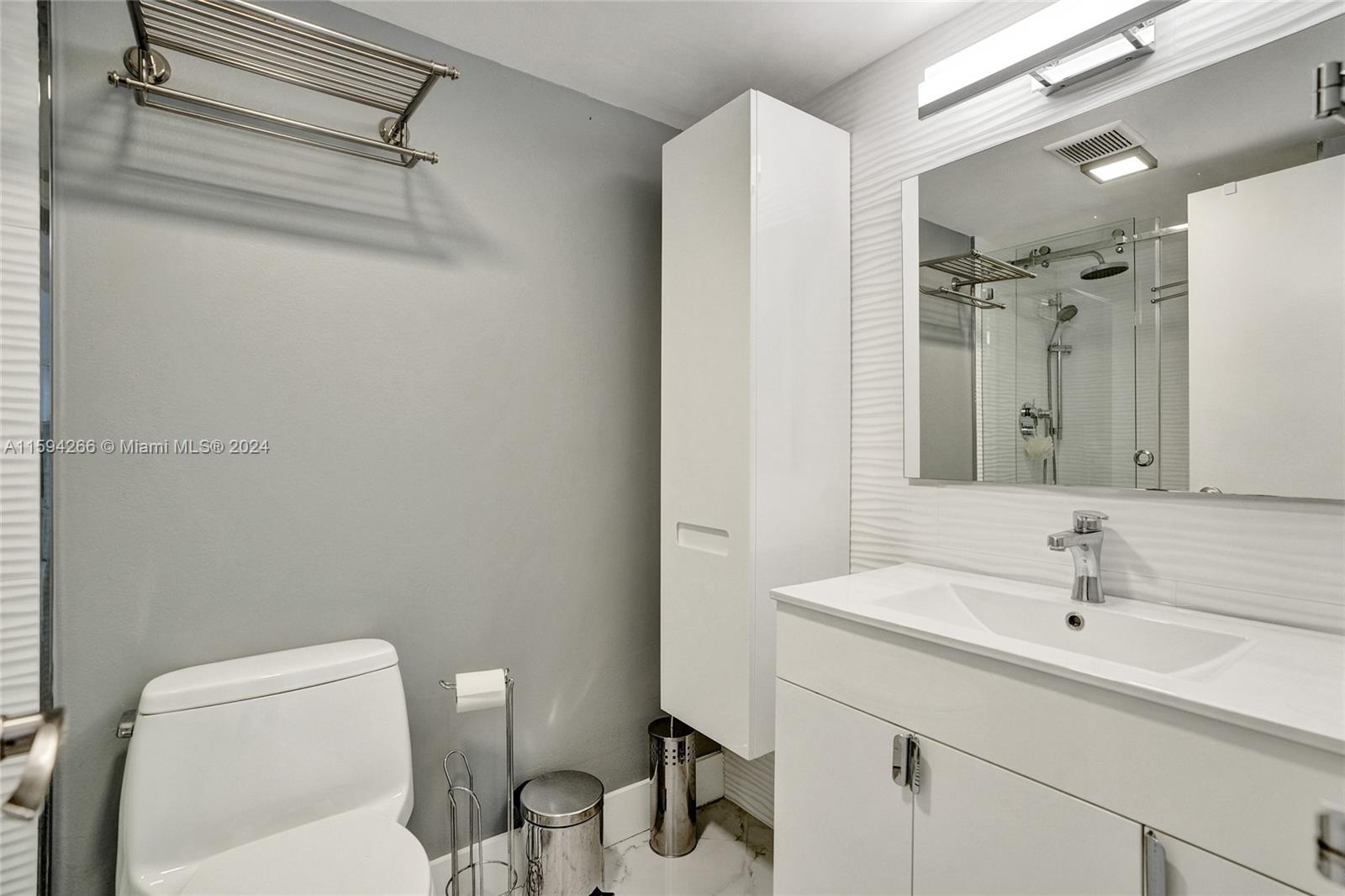 WINSTON TOWERS 500 CONDO - Residential