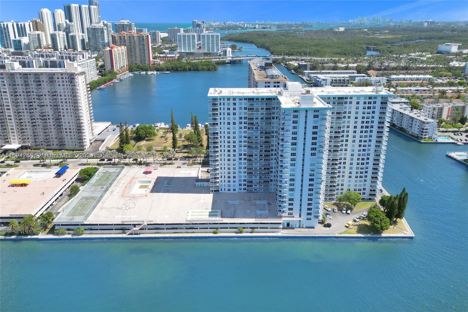 WINSTON TOWERS 500 CONDO - Residential