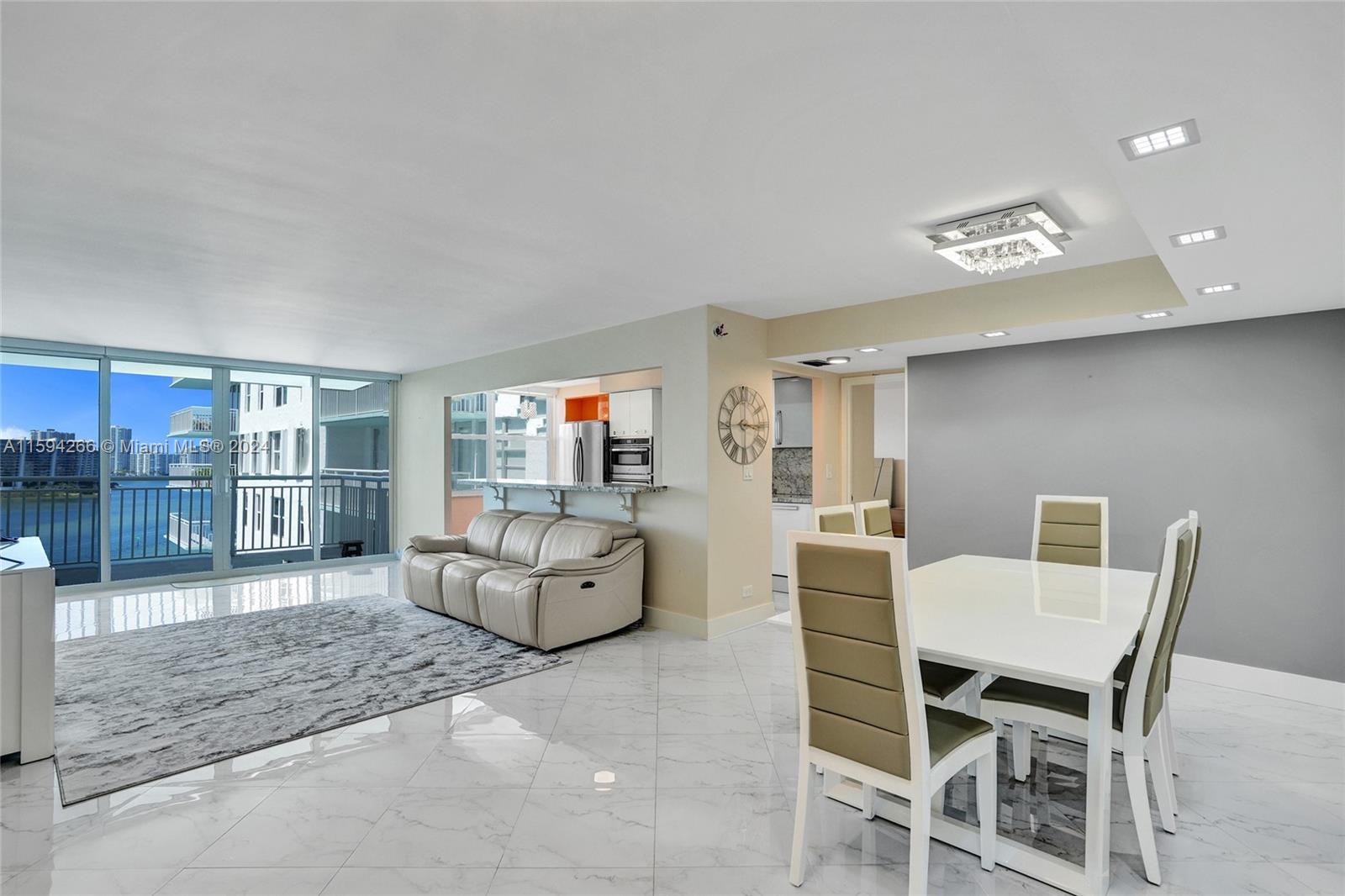 WINSTON TOWERS 500 CONDO - Residential