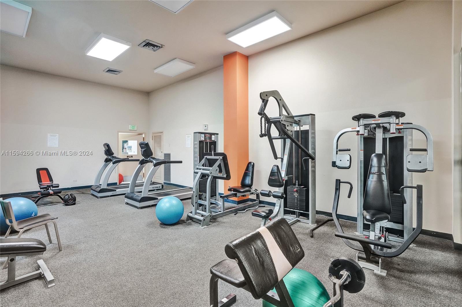 WINSTON TOWERS 500 CONDO - Residential