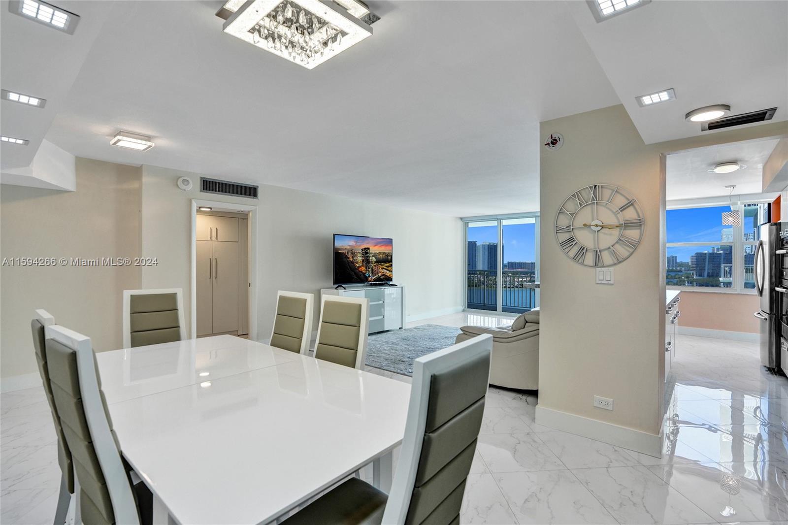 WINSTON TOWERS 500 CONDO - Residential
