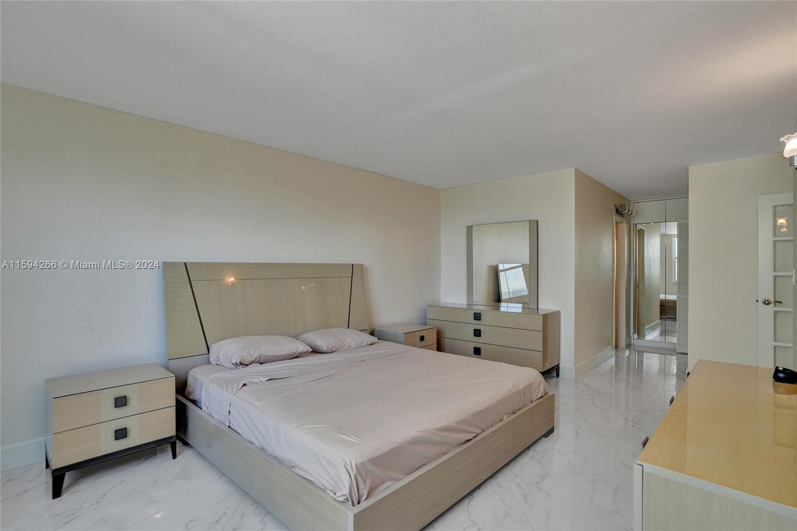 WINSTON TOWERS 500 CONDO - Residential