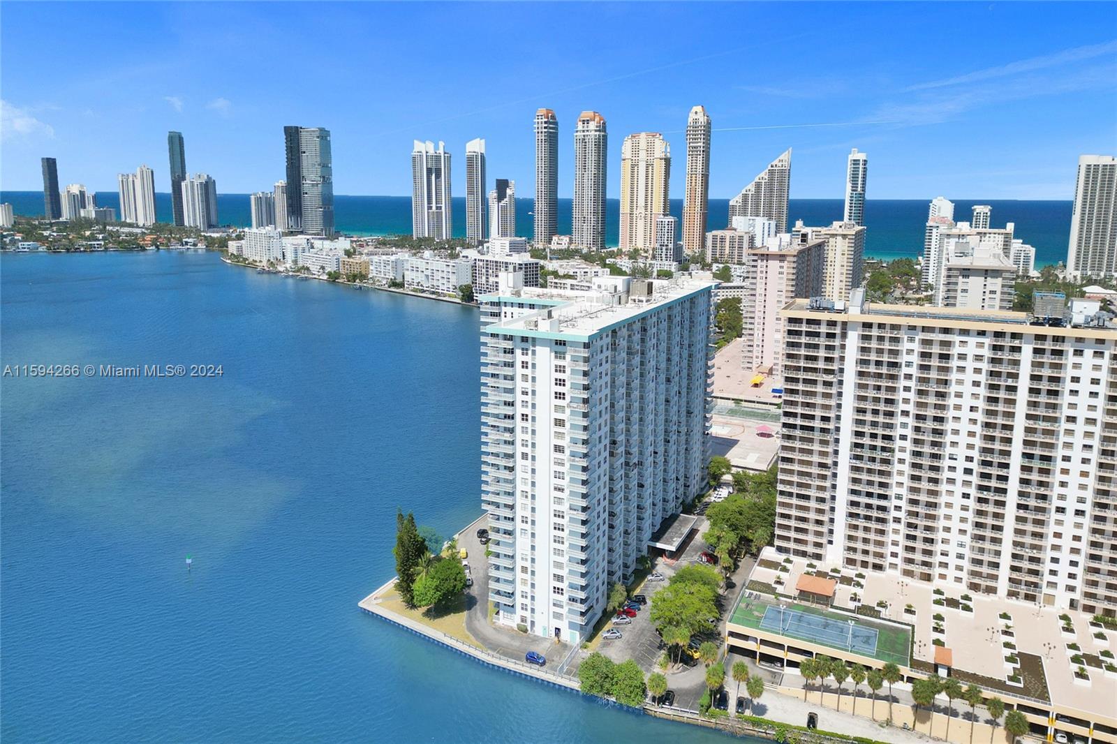 WINSTON TOWERS 500 CONDO - Residential