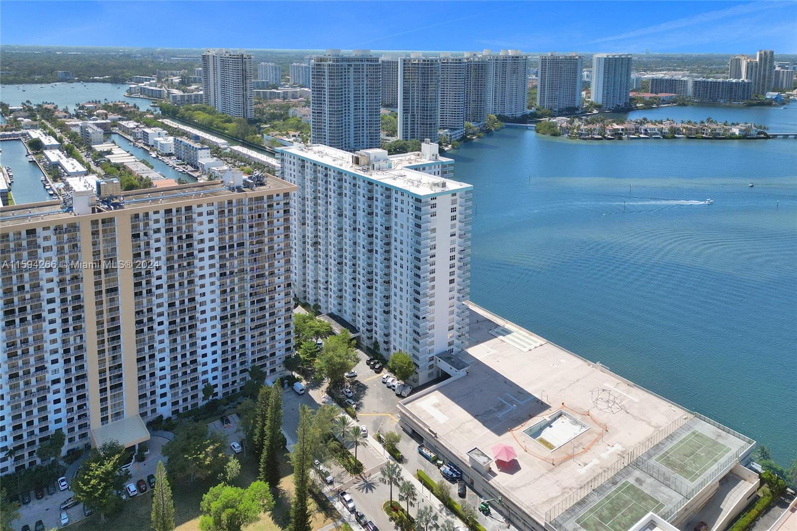WINSTON TOWERS 500 CONDO - Residential