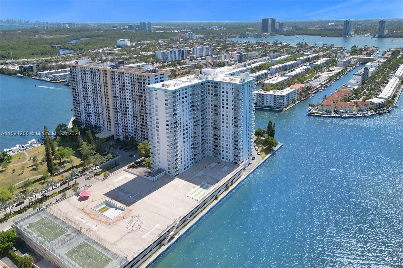 WINSTON TOWERS 500 CONDO - Residential